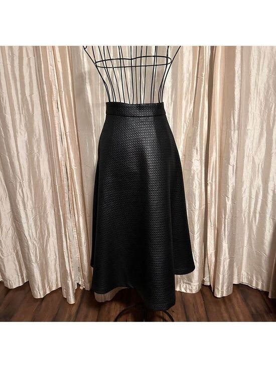 Banana Republic Dresses & Skirts - Banana Republic Black Textured Circle Skirt
